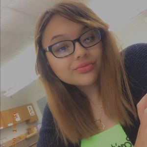 Meet your Posher, Estela